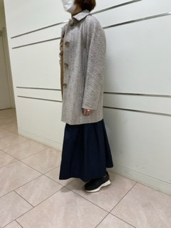 ベーシックコートをボリュームスカートで新鮮に SCAPA