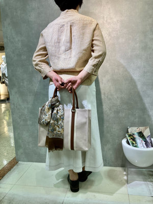 リネンブラウスのカジュアルコーデ SCAPA