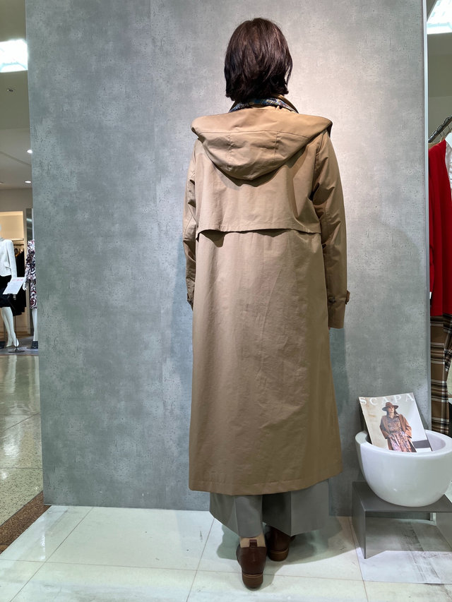 秋コートコーデ SCAPA