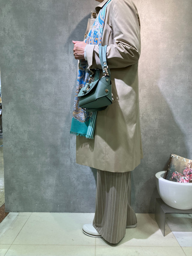 春のコートスタイリング SCAPA