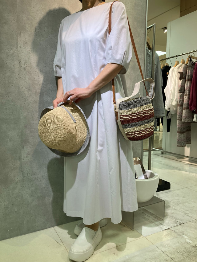 夏のエレガンスカジュアルスタイル1 SCAPA