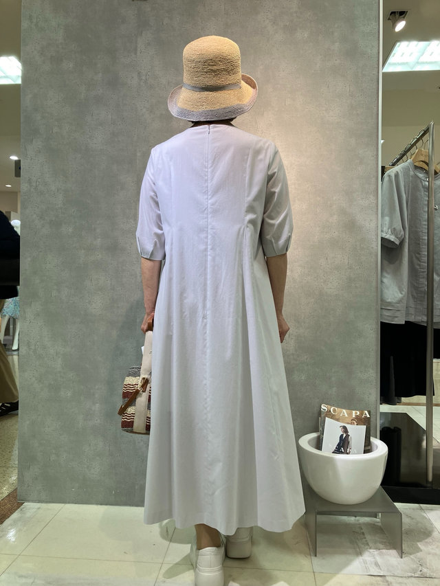 夏のエレガンスカジュアルスタイル1 SCAPA