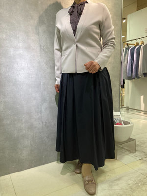 タフタスカートのソフトオケージョンコーデ SCAPA