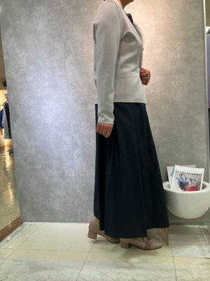 タフタスカートのソフトオケージョンコーデ SCAPA