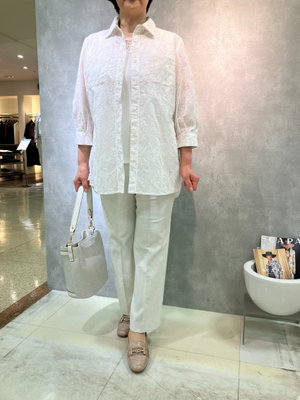 夏　エンブロイダリーブラウスのお出掛けコーデ SCAPA